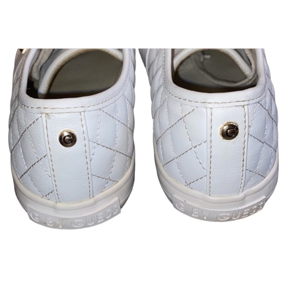 𝅺GUESS Women’s Quilted Faux Vegan Leather Lace Up Sneakers with Gold Trim 9.5 - Picture 7 of 8